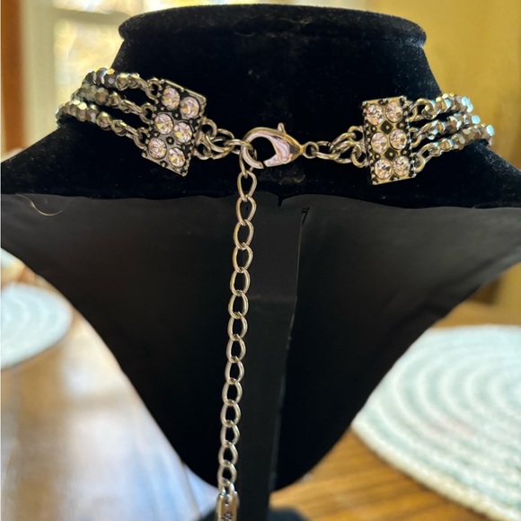 NWOT Ginger Snaps Facet Statement Necklace
Size 18”-21” - Picture 4 of 4